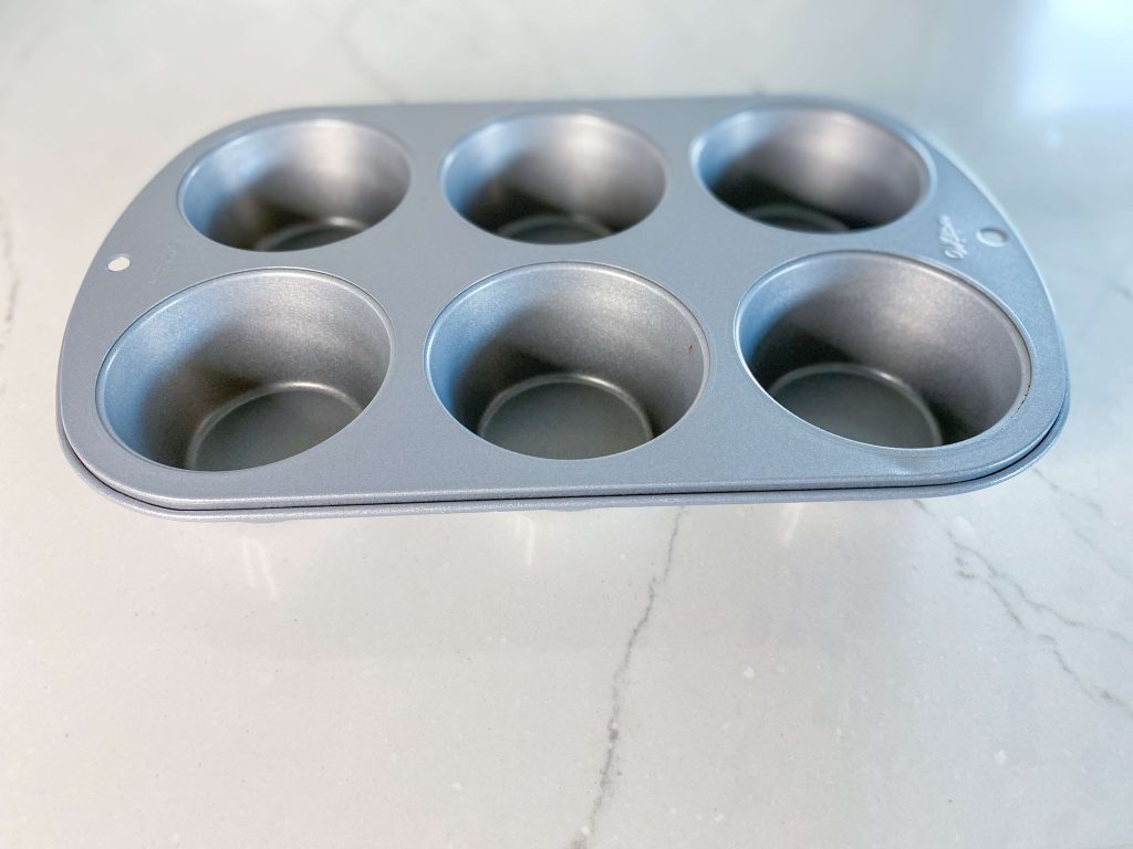 Wilton jumbo muffin cupcake pan with 6 wells