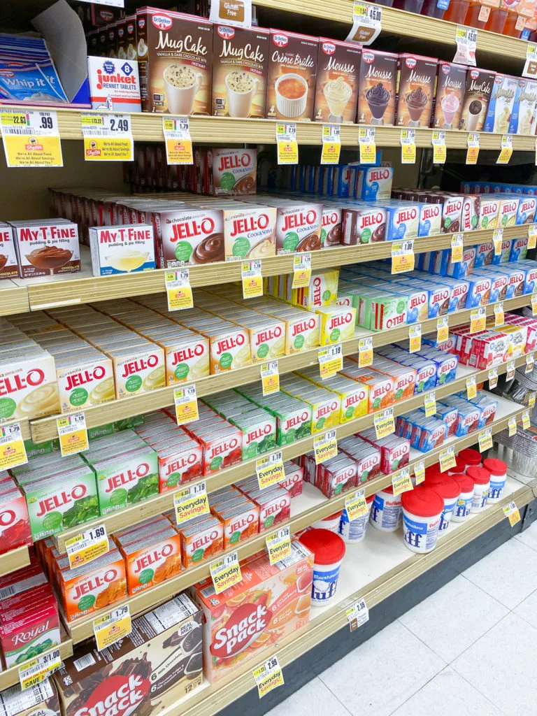 grocery store shelves with pudding and gelatin boxes